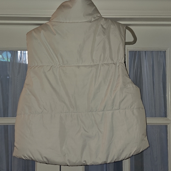 White/Black Reversible Puffer Vest - Picture 2 of 8